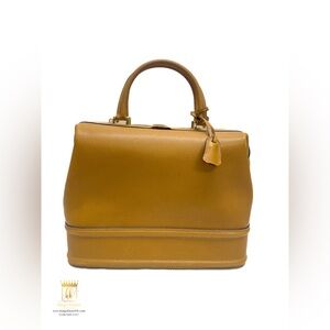 Elegant Tan Leather Handbag